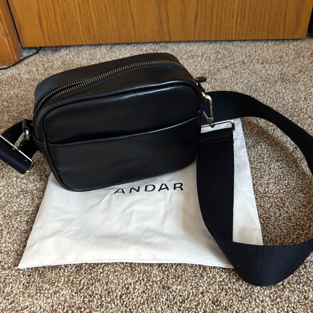 Andar Blake crossbody